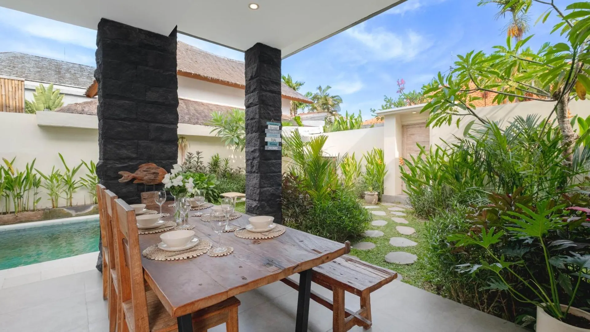 Villa Ambalika By Villa Finder Seminyak Indonesien